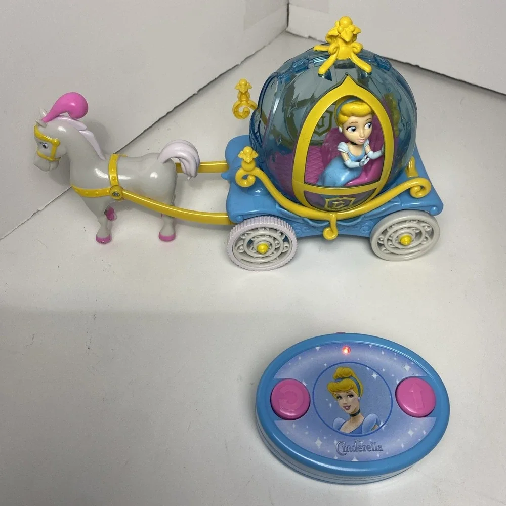 Disney Princess Cinderella Horse Drawn Carriage RC Radio Control Batt‎ Included